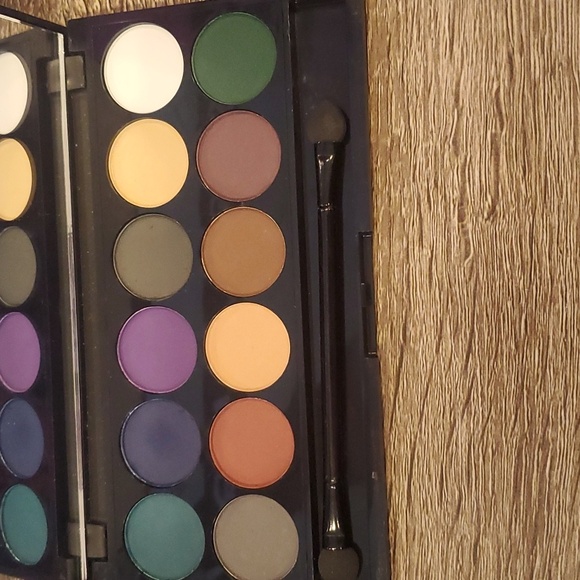 Sleek makeup eyeshadow palette - Picture 2 of 5